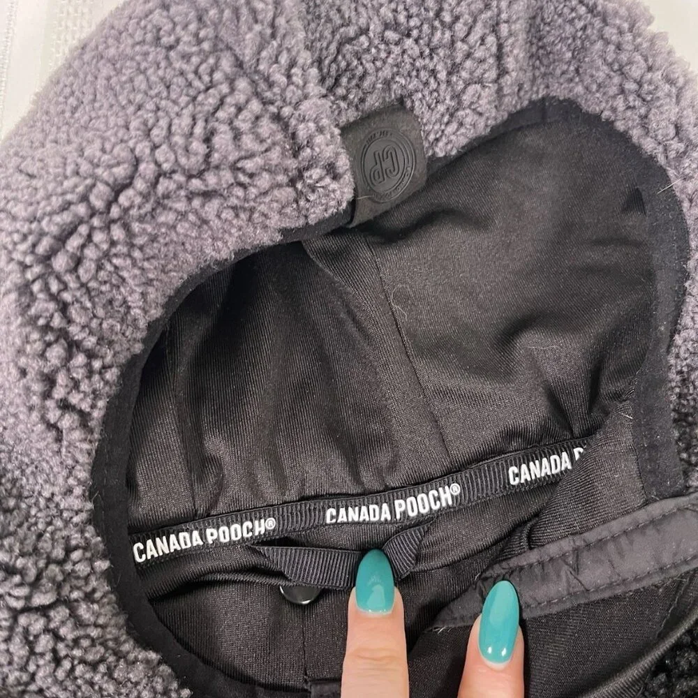 Canada Pooch Sherpa Dog Hoodie Size 18 25-33 lbs Medium Black Grey Fleece Winter